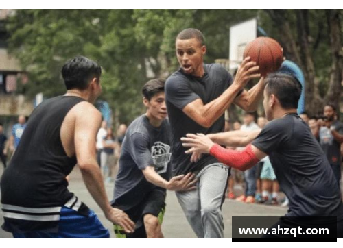 强森与NBA球星合影：巨人与球场的交汇
